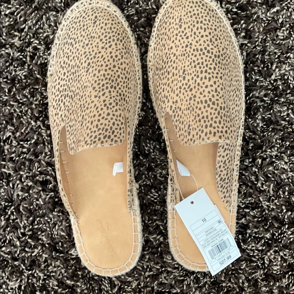 Ladies leopard print slip on shoes - Picture 2 of 6